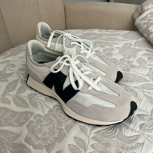 BRAND NEW New Balance 327
